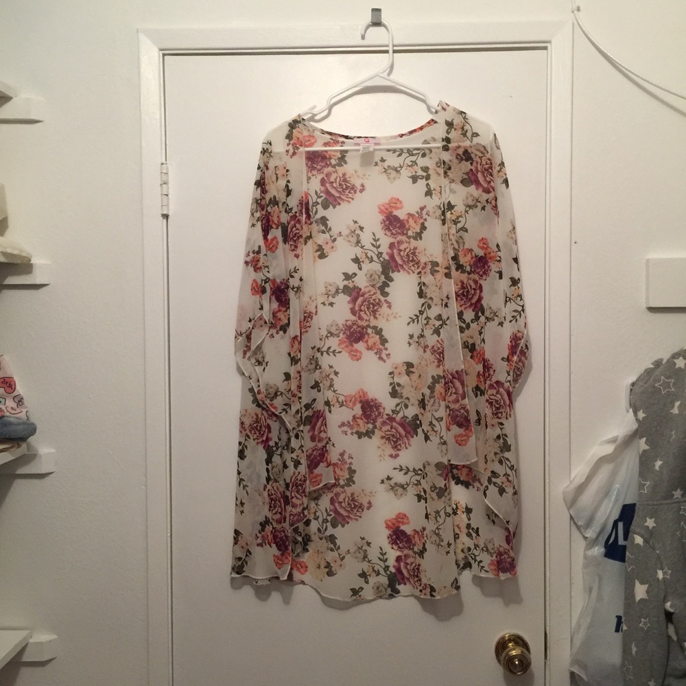Gorgeous sheer white flower  kimono